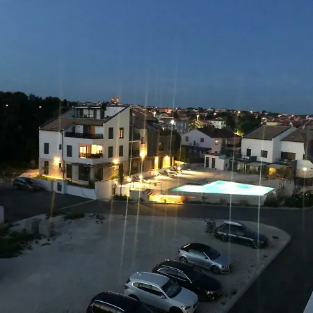 Seaview Apartment *